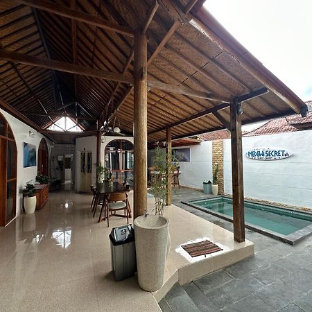Medewi Secret Surfcamp Hotell Pulukan Eksteriør bilde