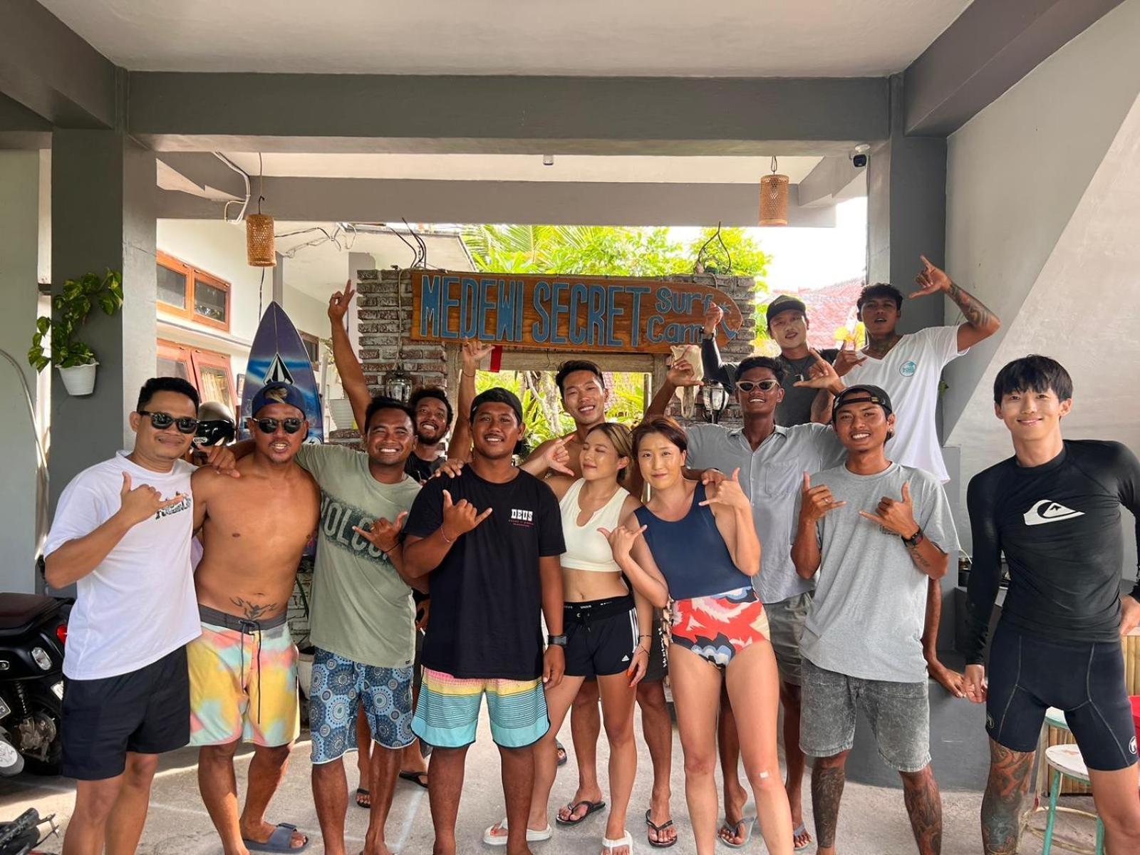 Medewi Secret Surfcamp Hotell Pulukan Eksteriør bilde