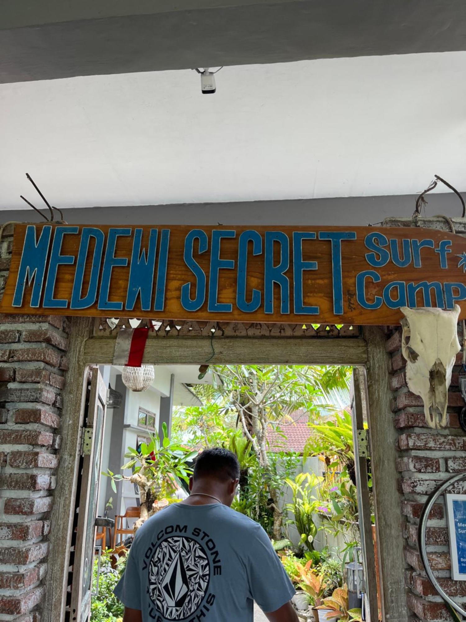 Medewi Secret Surfcamp Hotell Pulukan Eksteriør bilde