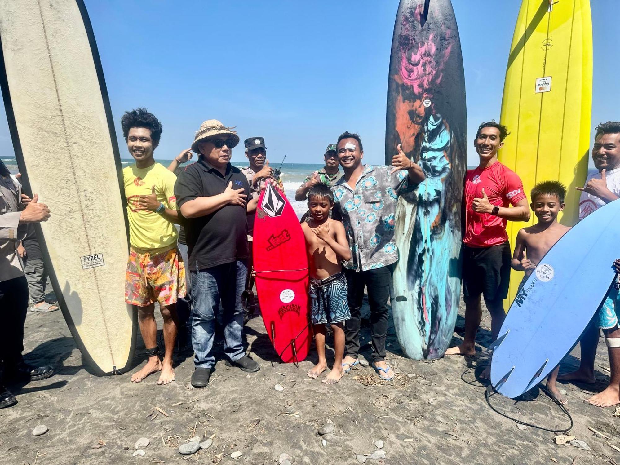 Medewi Secret Surfcamp Hotell Pulukan Eksteriør bilde