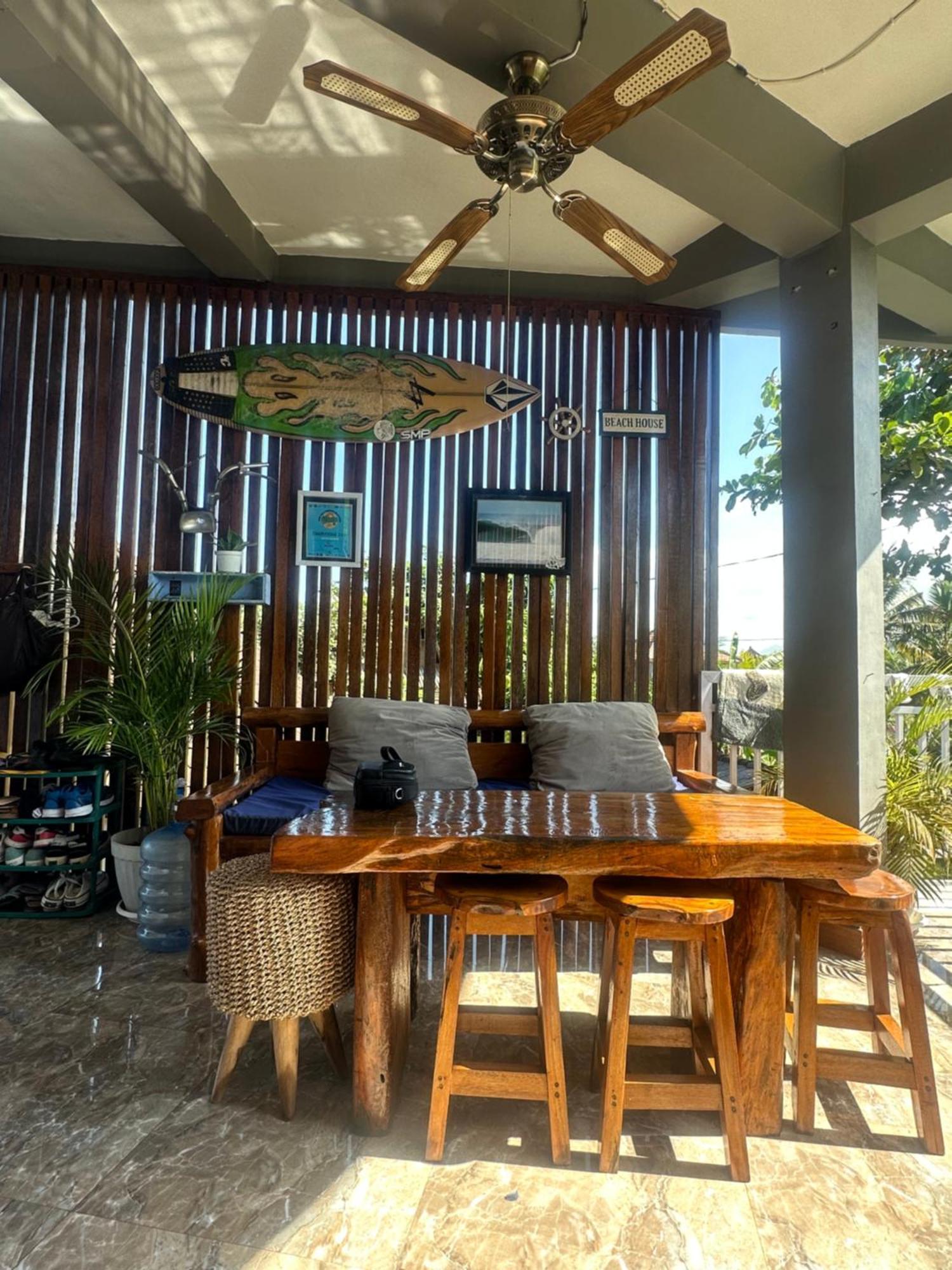 Medewi Secret Surfcamp Hotell Pulukan Eksteriør bilde