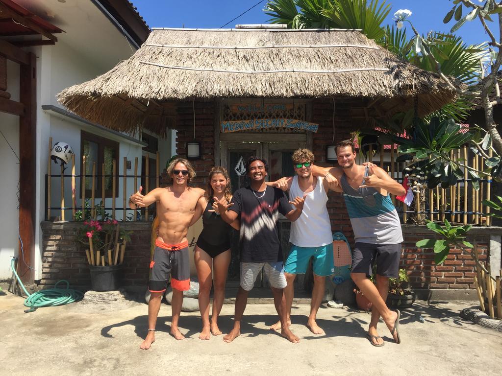 Medewi Secret Surfcamp Hotell Pulukan Eksteriør bilde