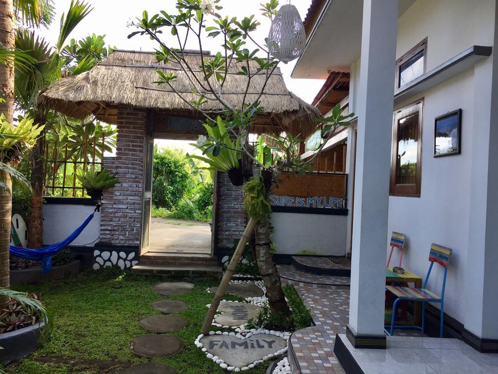 Medewi Secret Surfcamp Hotell Pulukan Eksteriør bilde