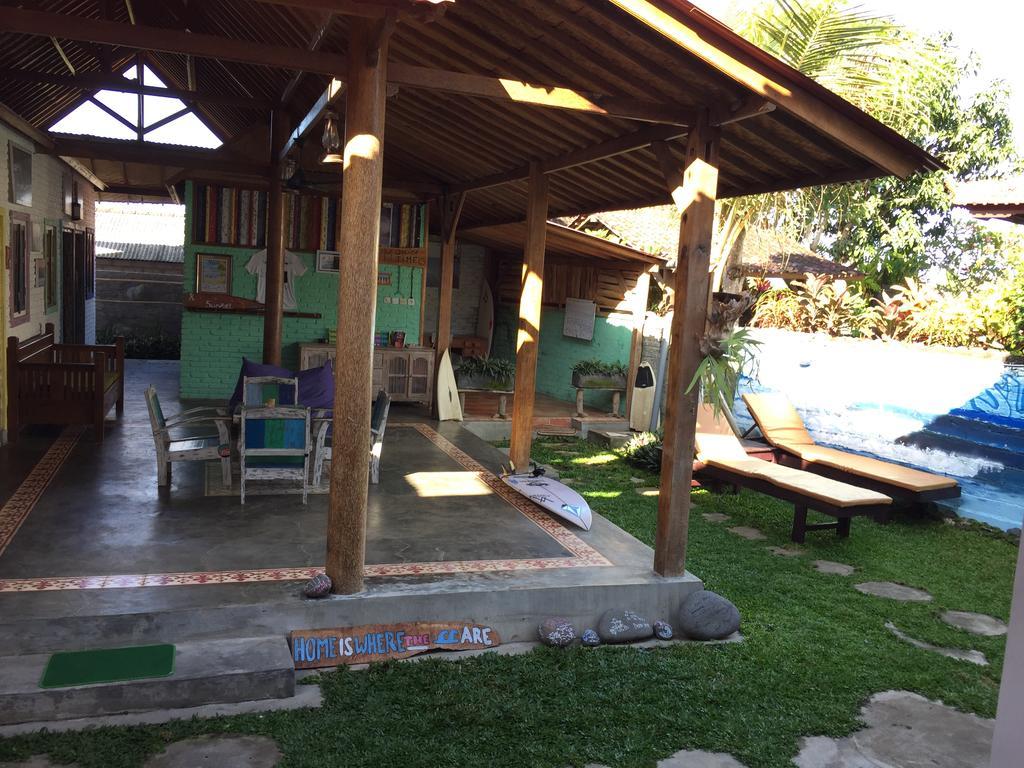 Medewi Secret Surfcamp Hotell Pulukan Eksteriør bilde