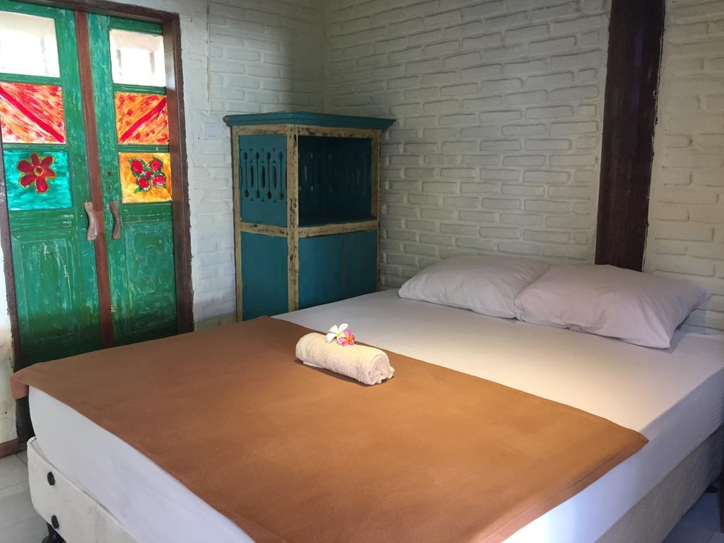 Medewi Secret Surfcamp Hotell Pulukan Eksteriør bilde