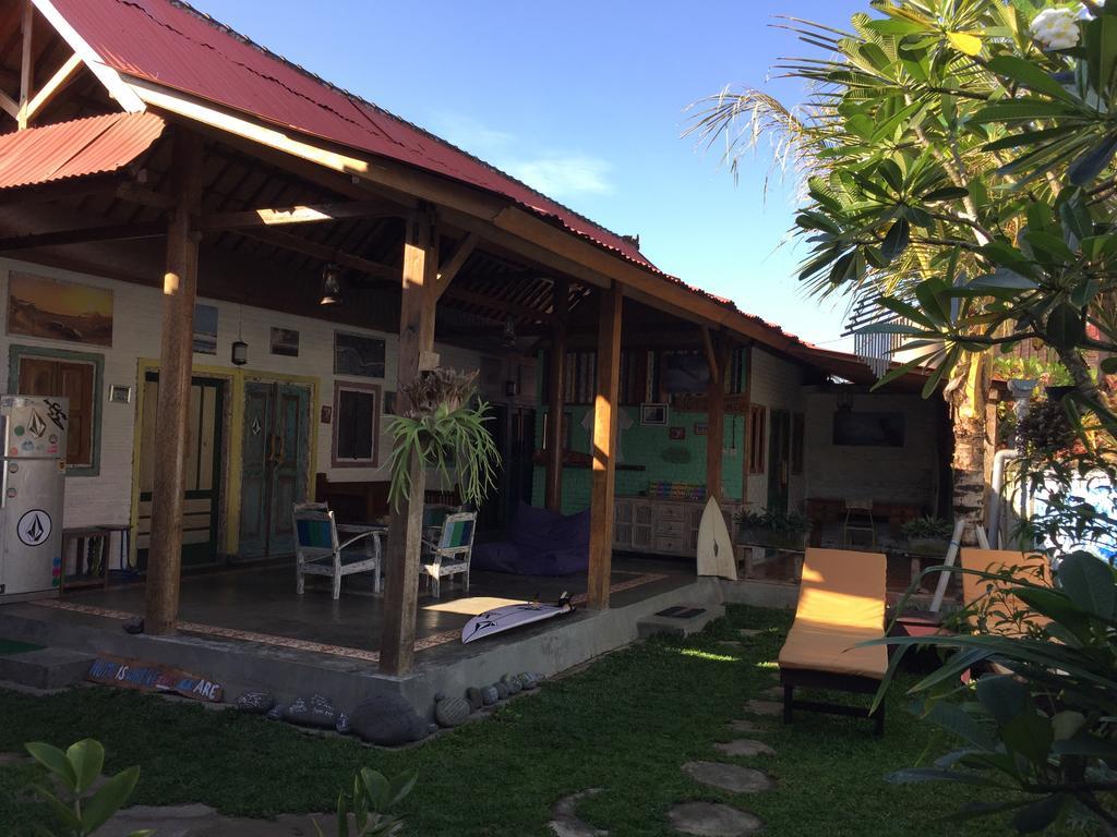 Medewi Secret Surfcamp Hotell Pulukan Eksteriør bilde