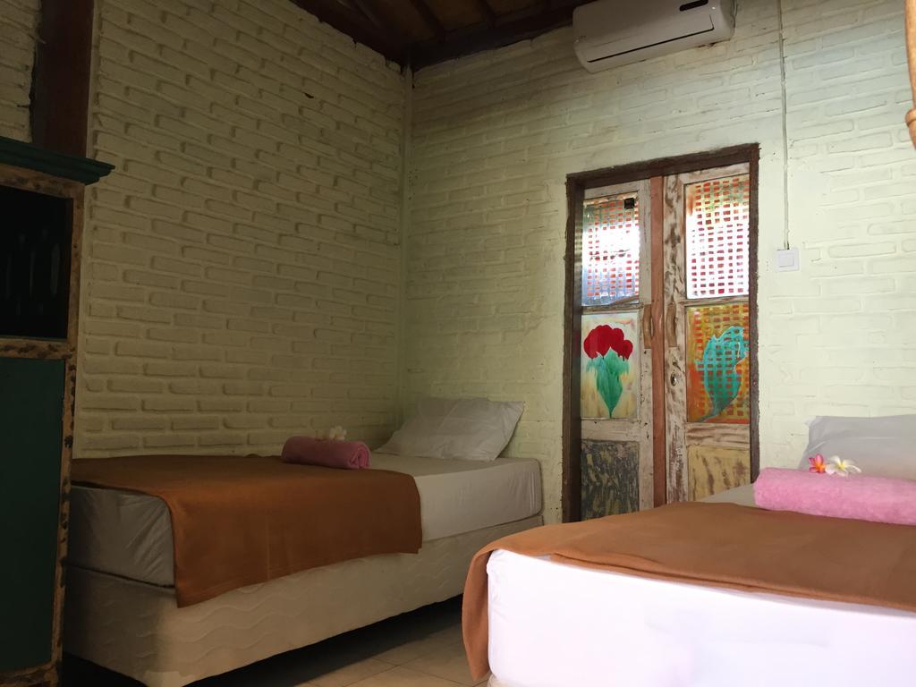 Medewi Secret Surfcamp Hotell Pulukan Eksteriør bilde