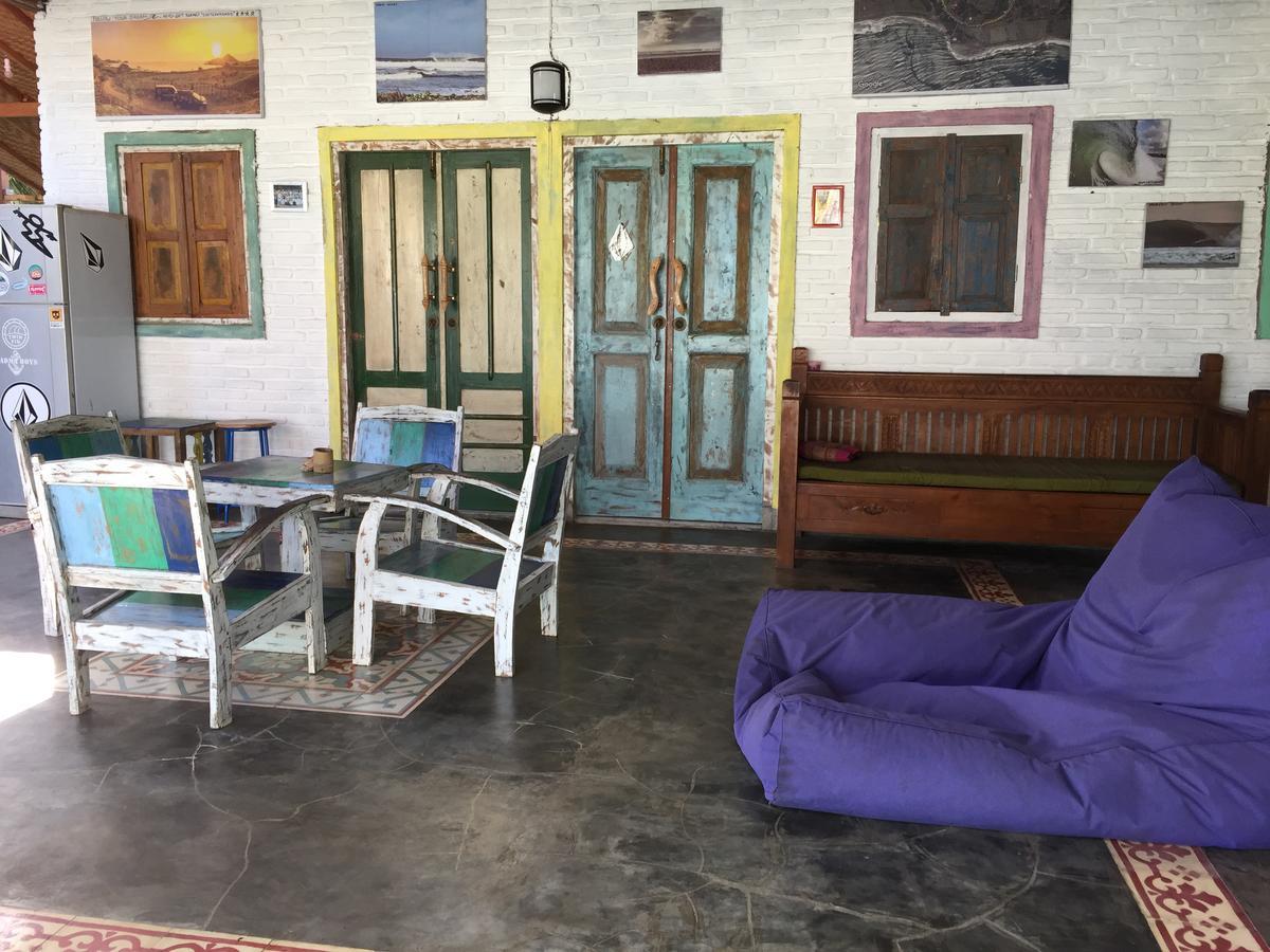 Medewi Secret Surfcamp Hotell Pulukan Eksteriør bilde