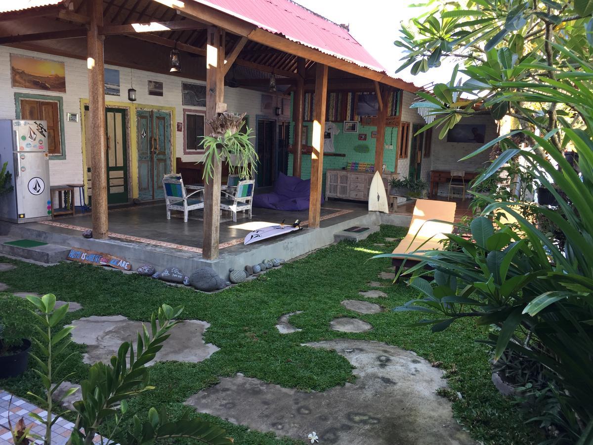Medewi Secret Surfcamp Hotell Pulukan Eksteriør bilde