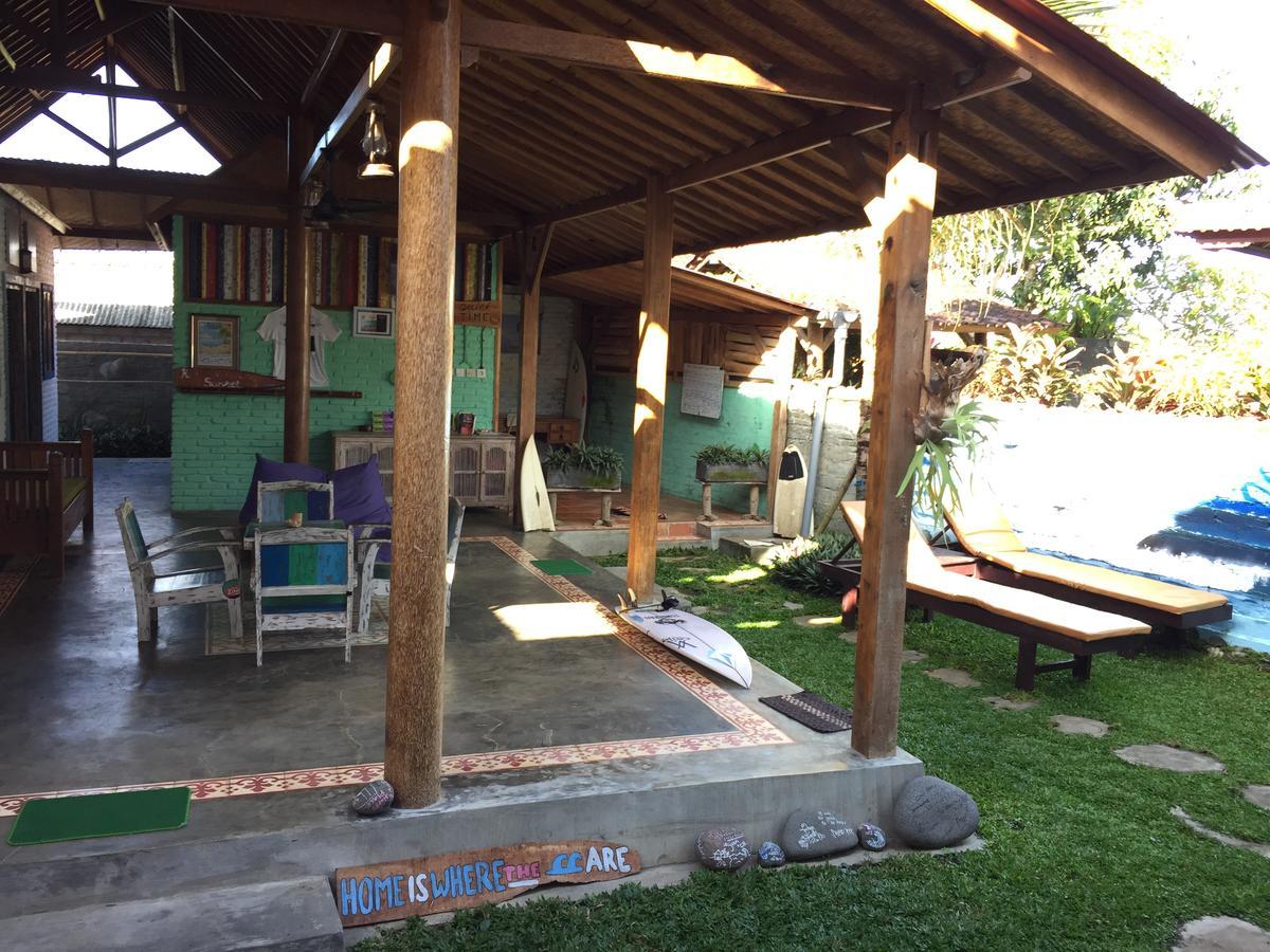 Medewi Secret Surfcamp Hotell Pulukan Eksteriør bilde
